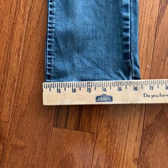 Levi’s 518  Size 3 Distressed Jeans.  W26/L32 - Picture 9 of 9